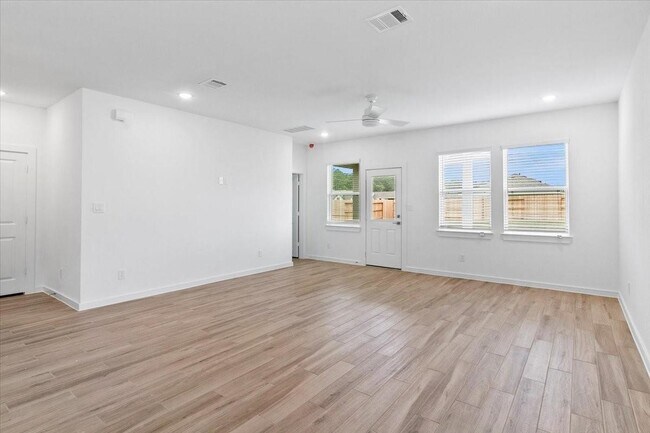 Building Photo - 107 Walnut Hl Ct