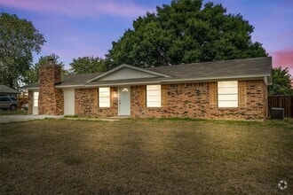 Building Photo - 810 S Western Hls Dr