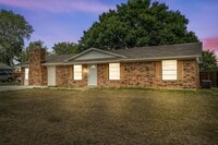 Building Photo - 810 S Western Hls Dr