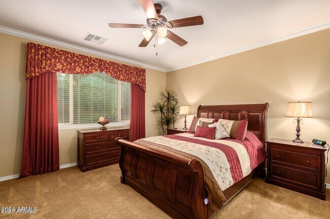 Building Photo - 421 W Leatherwood Ave