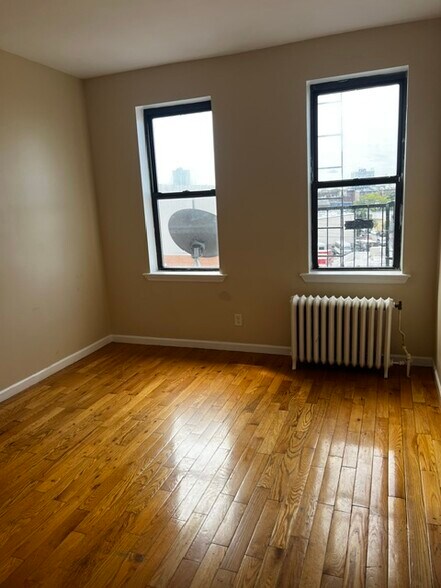 Building Photo - 529 34th St