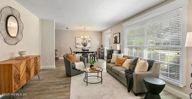 Building Photo - 1819 W 12 Oaks Ln