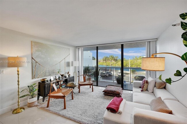 Building Photo - 20515 E Country Club Dr