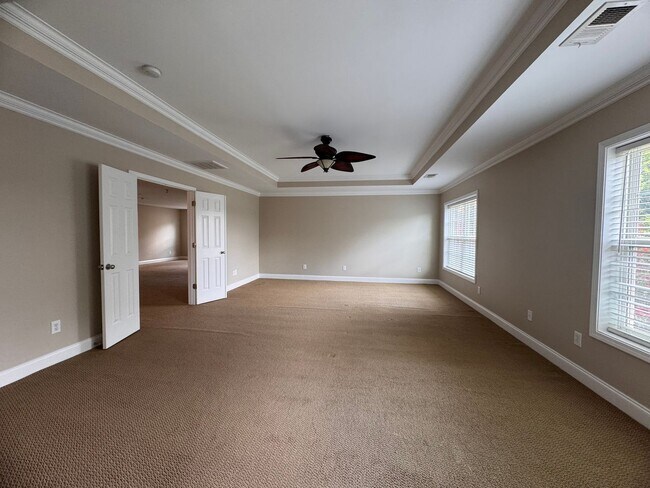 Building Photo - Stunning 5 Bedroom 4 Bath Home with 3 Car ...