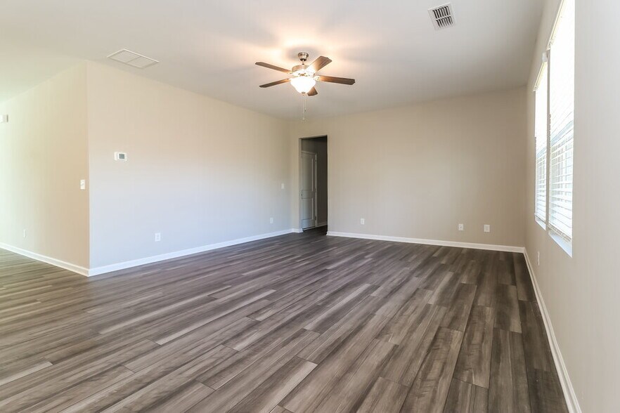 Building Photo - 515 Knightsbridge Ln