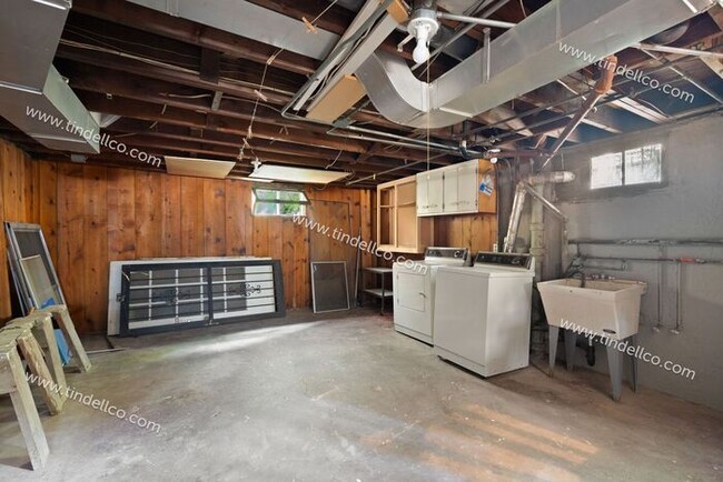 Building Photo - Charming Hosford-Abernethy Craftsman – 3 Bedroom Home w/ Fenced Yard - Pets Welcome!