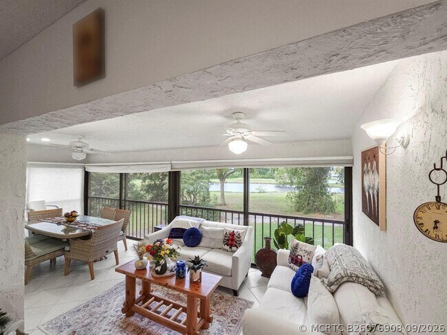 Building Photo - 9286 Vista Del Lago