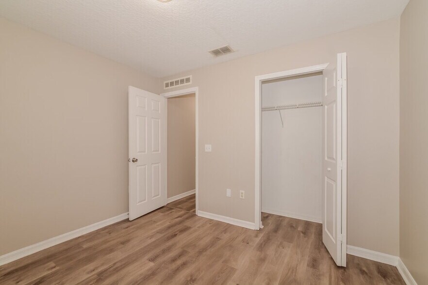Building Photo - 2104 Aitkin Loop