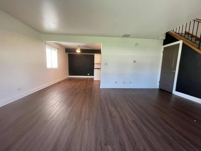 Building Photo - 211 E Oneida Ave