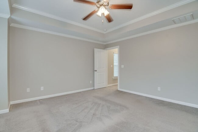 Building Photo - 4 Bedroom 2.5 Bath Canterbury Farms