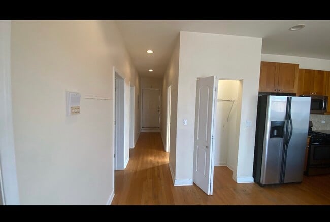 Building Photo - 2803 W Warren Blvd
