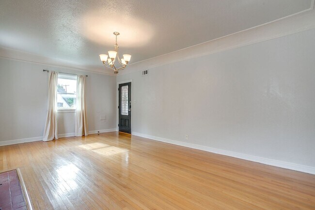 Building Photo - 3256 Greene Ave