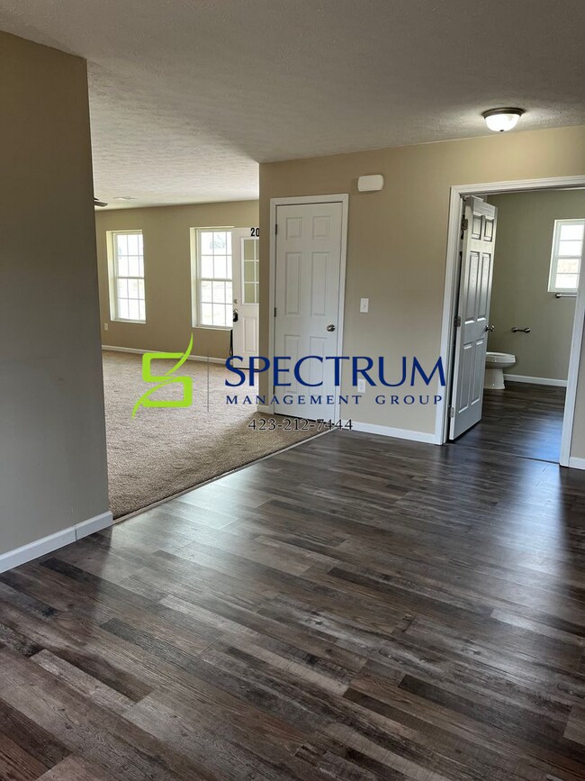 Building Photo - 3 bedroom 2 bath single family home