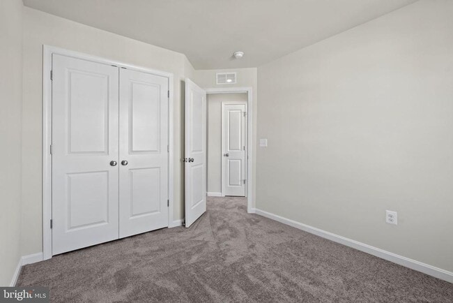 Building Photo - 136 Winterplace Dr