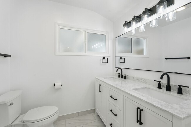 Building Photo - 23723 Aetna St