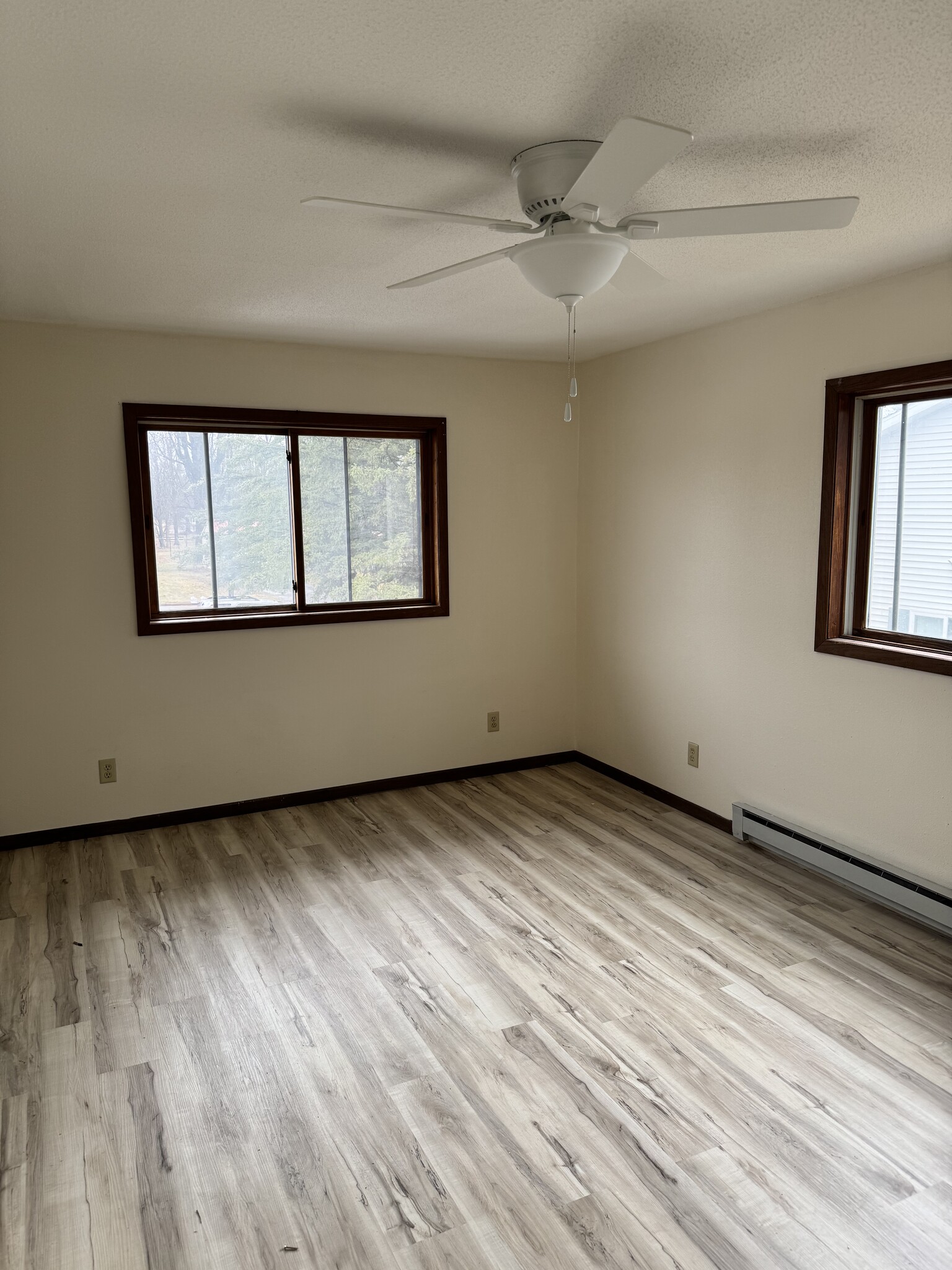 Building Photo - 906 Shady Ln