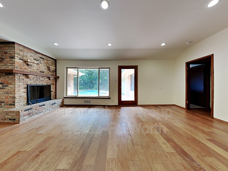 Building Photo - 1216 Glen Cove Dr