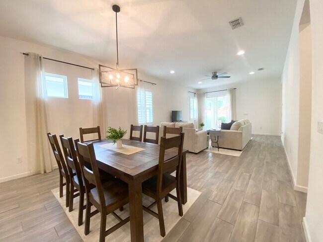 Building Photo - 724 Winterside Dr