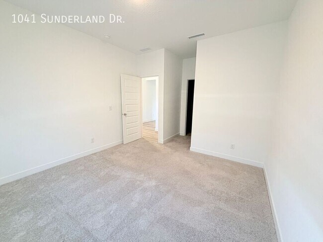 Building Photo - 1041 Sunderland Dr