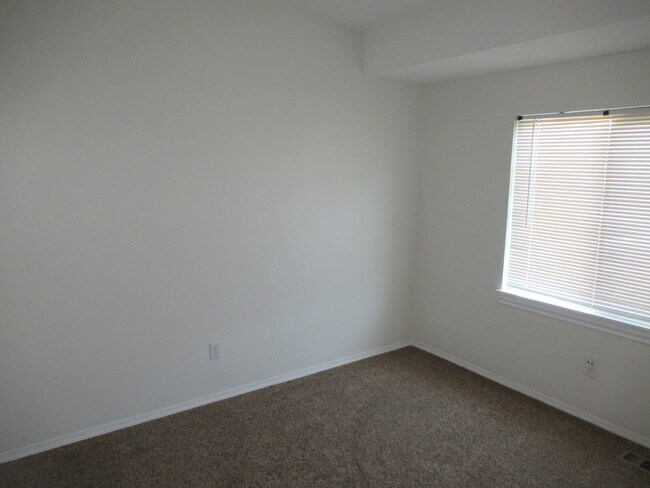Building Photo - 3909 Smoke Tree Dr