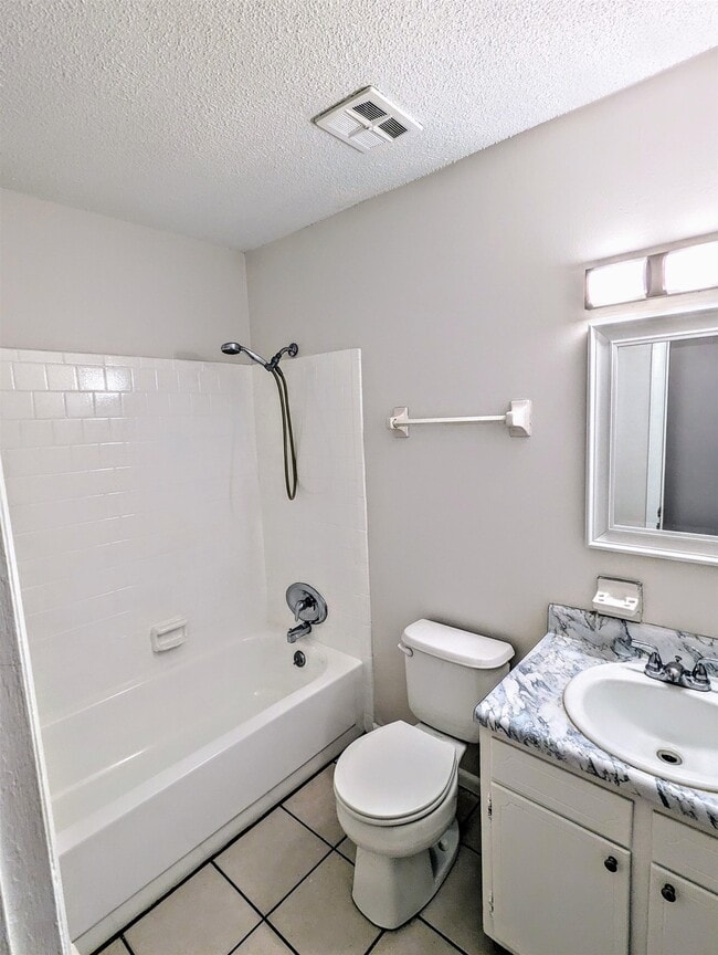 Building Photo - 911 Kendall Dr