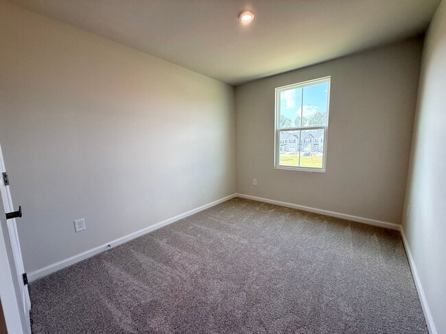Building Photo - Modern 3-Bedroom Townhouse with Garage & P...