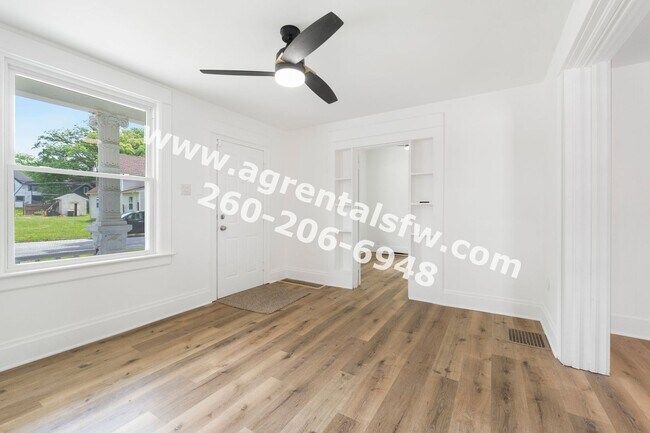 Building Photo - 3 Bedroom House