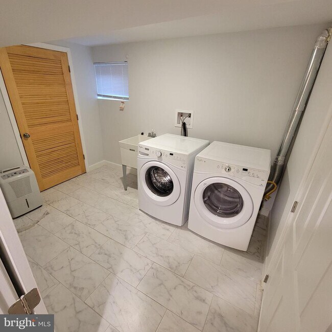 Building Photo - 18320 Metz Dr