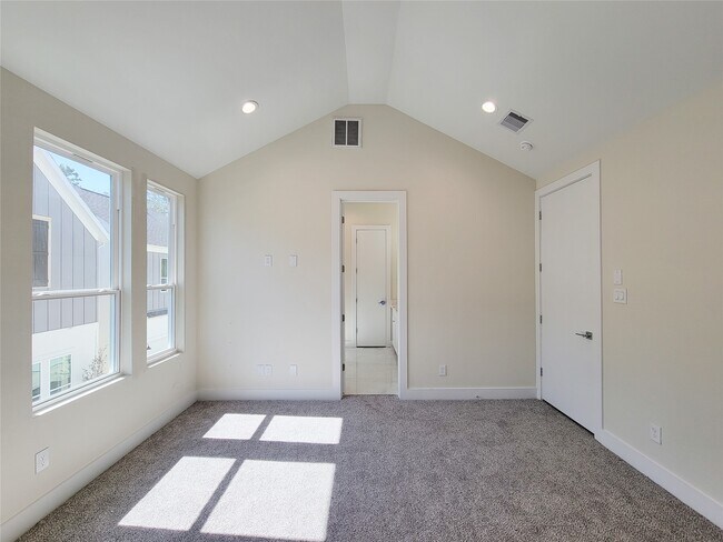 Building Photo - 5931 Beall St