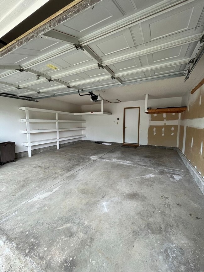 Building Photo - Charming 3-Bedroom Ranch Home with Fenced ...