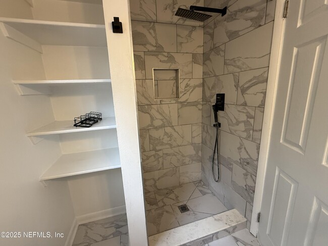 Building Photo - 1015 Busac Ave