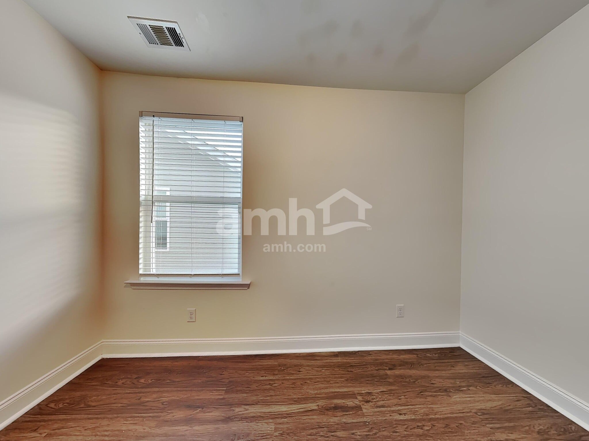 Building Photo - 16 Cherry St