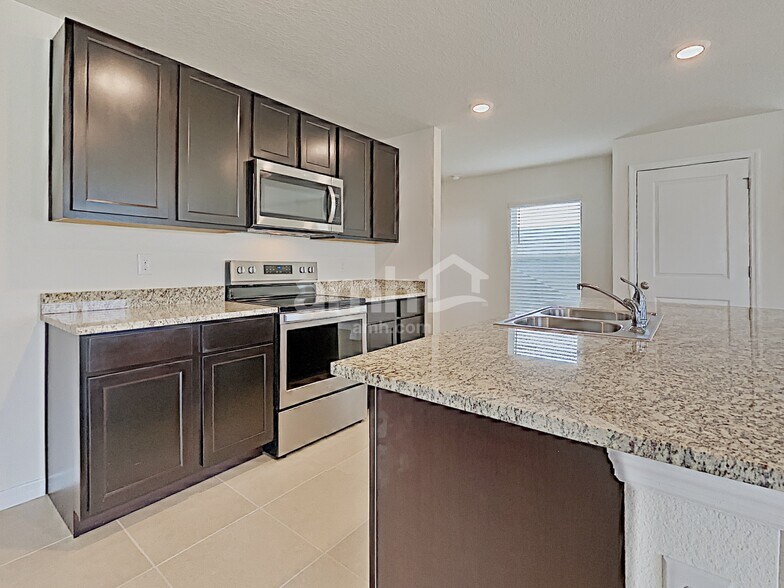 Building Photo - 10316 Flathead Dr