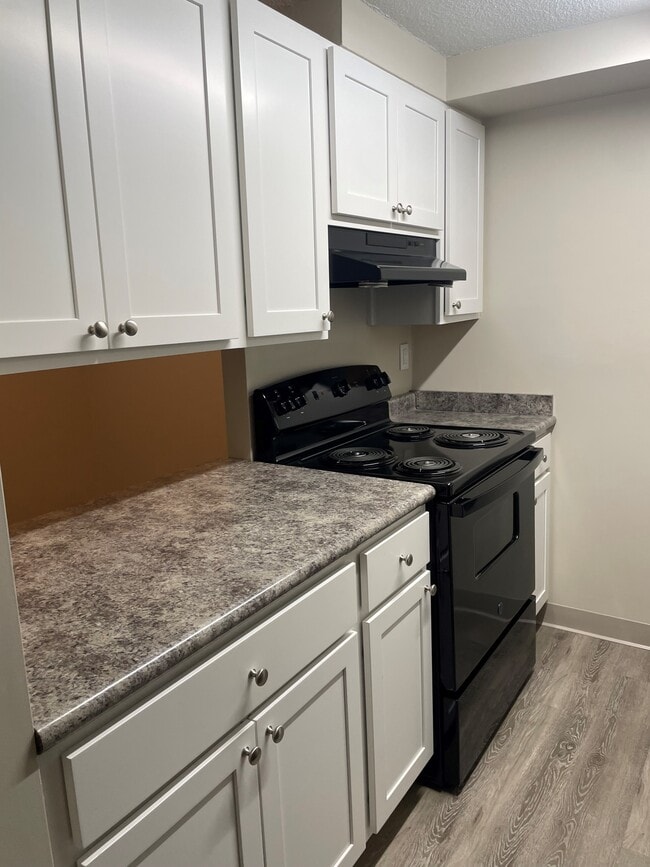 Building Photo - Wakefield one, two, and three bedrooms with heating included