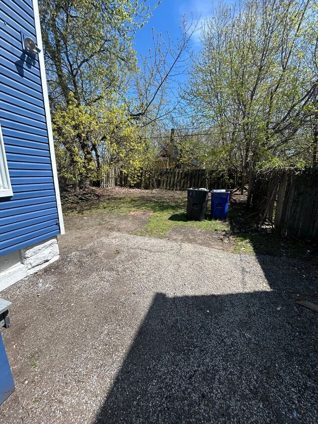 Building Photo - Great 2 Story 3 bedroom Section 8 accepted