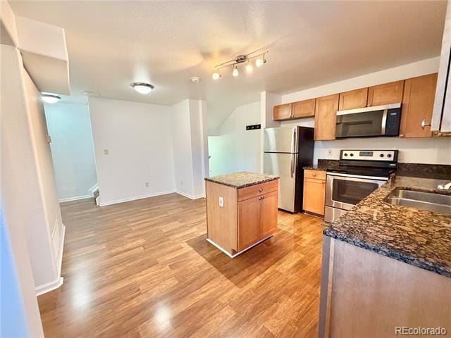 Building Photo - 714 E 18th Ave