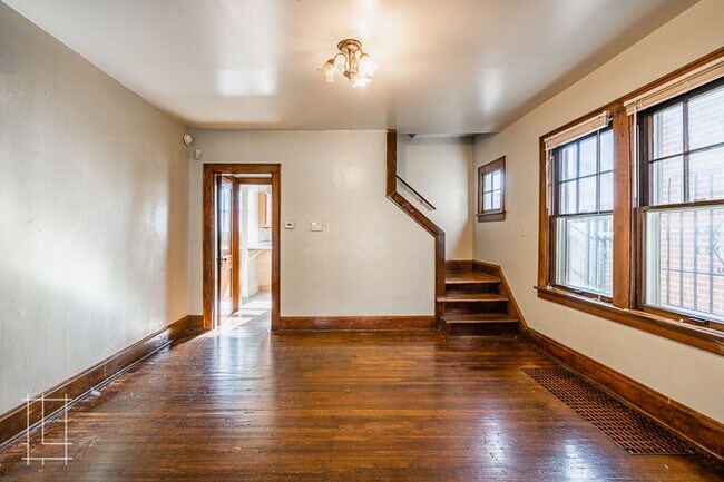 Building Photo - 1448 Summit St