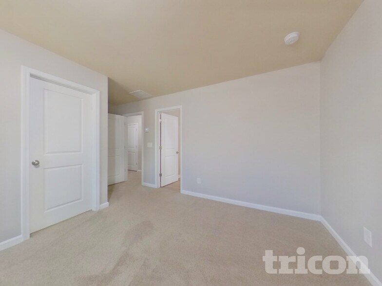 Building Photo - 3303 Lowland Dr