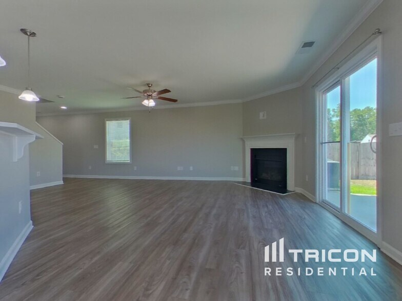 Building Photo - 313 Fairford Rd