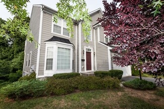 Building Photo - 616 Rainier Rd