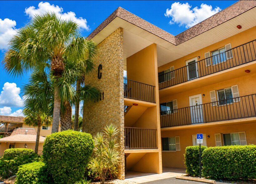 Building Photo - 5651 Rattlesnake Hammock Rd