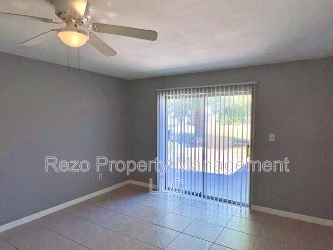 Building Photo - 5005 Lindsay Ct