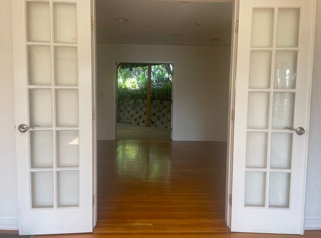 View from Living room to outdoor deck - 1521 Portia St