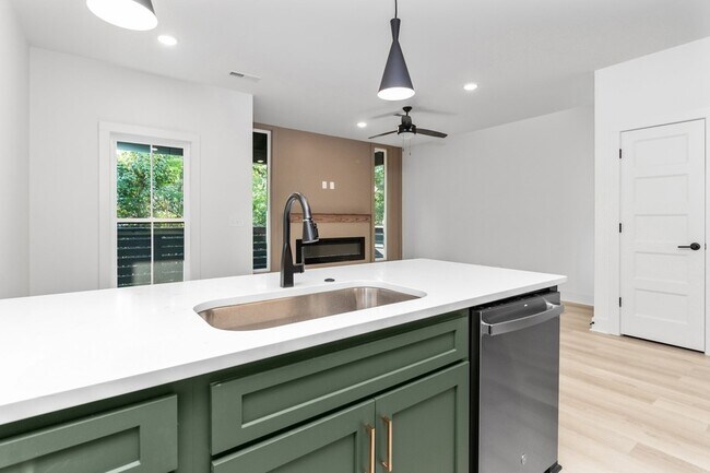 Building Photo - 4 Dutch Dr