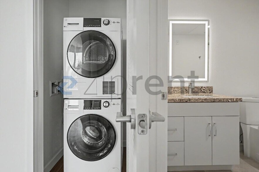 Building Photo - Unit 412
