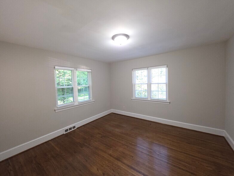 Building Photo - 4134 Sheridan Dr