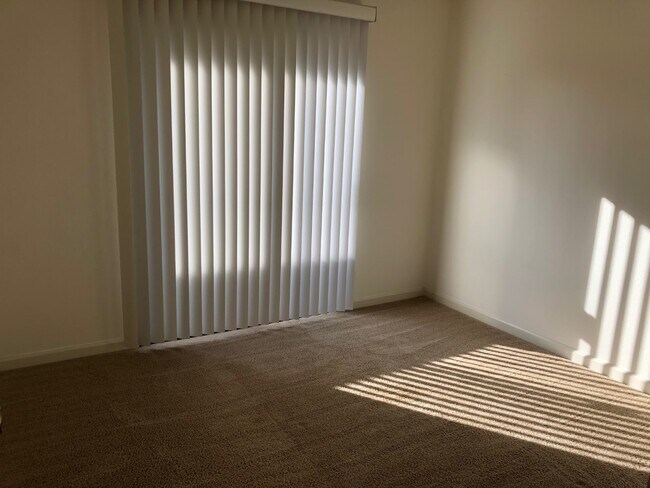 Building Photo - 1001 E Evelyn Ter