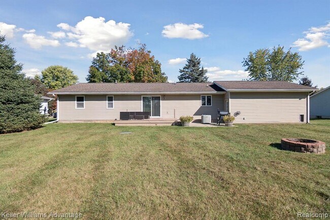 Building Photo - 245 Lynbrook Dr