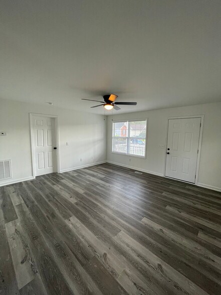 Building Photo - 905 Lyme Brook Ln