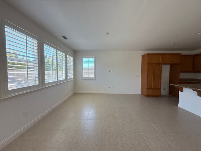 Building Photo - Beautiful Newer Rice Ranch Single Story Ho...